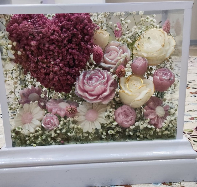 باکس گل قلبی با شمع